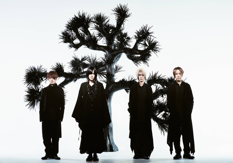 131120-plastic-tree-group-photo.jpg